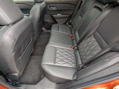 Certified 2021 Nissan Rogue Platinum FWD image 17