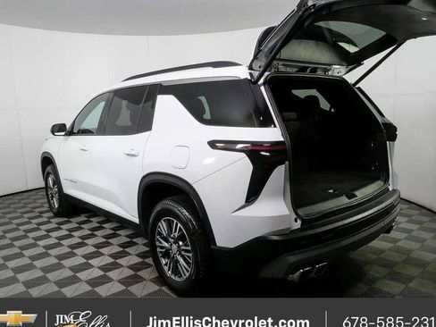 Certified 2025 Chevrolet Traverse LT FWD image 32