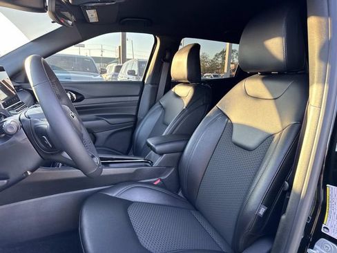 New 2026 Jeep Compass Latitude image 10