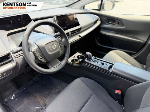 Used 2026 Toyota Prius LE FWD image 28