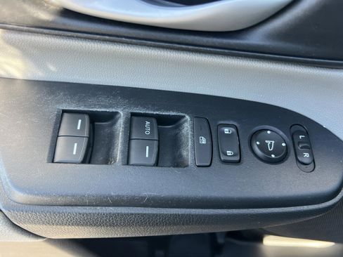 Used 2019 Honda CR-V LX image 28