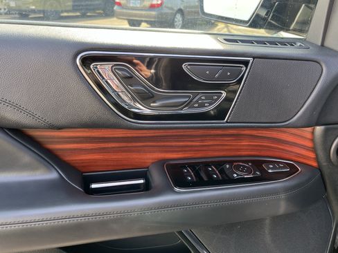 Used 2024 Lincoln Navigator Reserve image 16