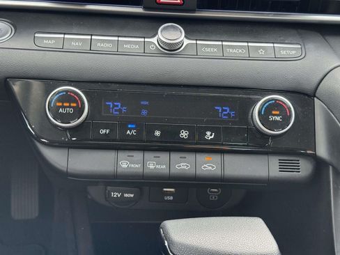 Used 2024 Hyundai Elantra SEL FWD image 5