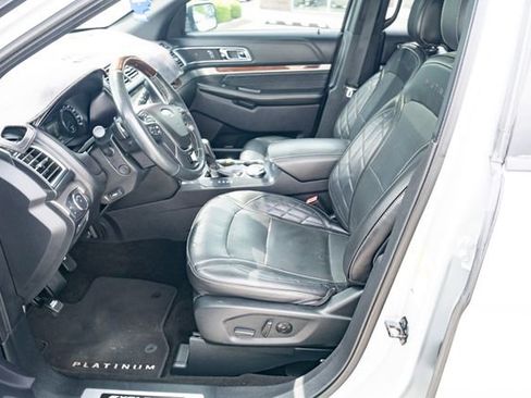 Used 2019 Ford Explorer Platinum AWD/4WD image 18