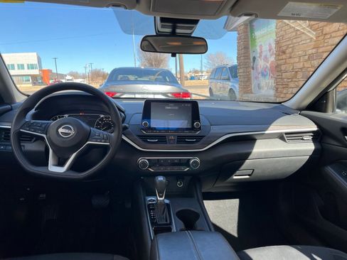 Used 2025 Nissan Altima 2.5 SV image 33