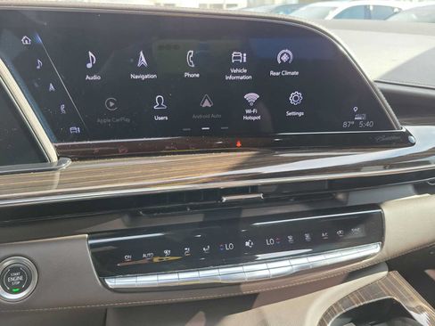 Used 2022 Cadillac Escalade Premium Luxury AWD/4WD image 22