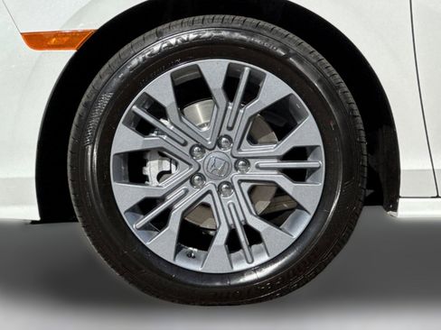 New 2026 Honda Odyssey Touring image 11