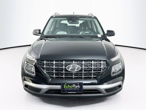 Used 2025 Hyundai Venue SEL FWD image 2