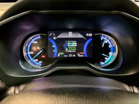 Used 2021 Toyota RAV4 SE image 25