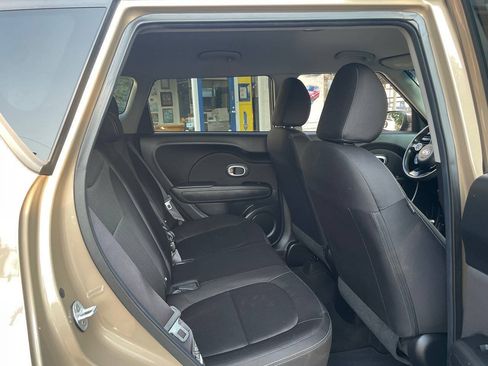Used 2016 Kia Soul FWD image 23