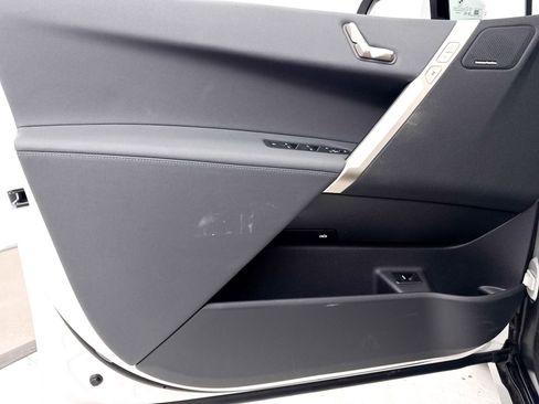 Used 2023 BMW iX xDrive50 w/ Sport Package image 26