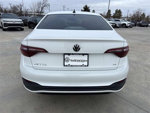 Certified 2024 Volkswagen Jetta SE image 3