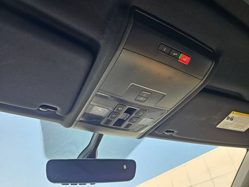 Certified 2023 Volkswagen Atlas Cross Sport SE w/ Panoramic Sunroof Package AWD/4WD image 26