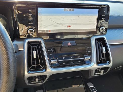 Used 2023 Kia Sorento SX image 21