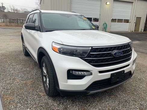 Used 2020 Ford Explorer XLT w/ Equipment Group 202A image 4