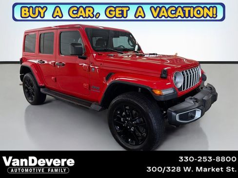 Used 2025 Jeep Wrangler Unlimited Sahara AWD/4WD image 1