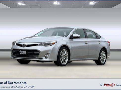 Used 2013 Toyota Avalon Limited w/ Technology Pkg FWD image 1