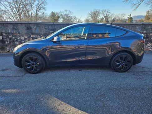 Used 2024 Tesla Model Y Long Range image 8