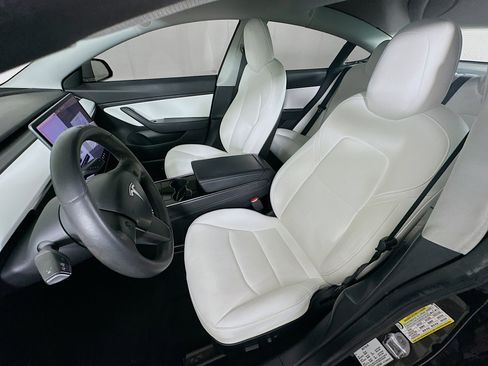 Used 2019 Tesla Model 3 Standard Range image 13