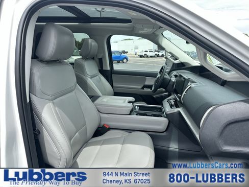 Used 2025 Ford Expedition Active AWD/4WD image 25