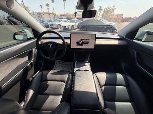 Used 2022 Tesla Model Y Long Range AWD/4WD image 17