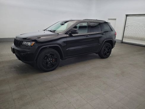 Used 2019 Jeep Grand Cherokee Laredo AWD/4WD image 2