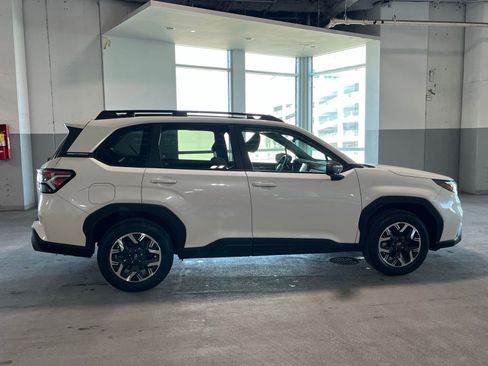 Used 2025 Subaru Forester Premium AWD/4WD image 13