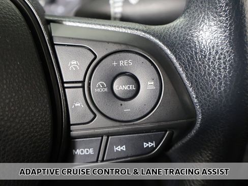 Used 2023 Toyota Corolla LE image 3