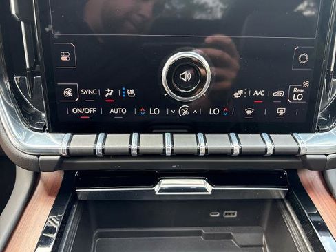 Used 2025 GMC Yukon XL Denali w/ Sun & Power Step Package AWD/4WD image 33