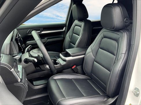 Used 2025 GMC Terrain Elevation w/ Elevation Premium Package image 13