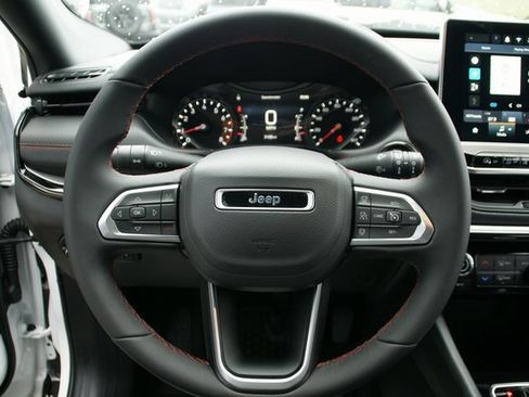 Used 2025 Jeep Compass Trailhawk image 18