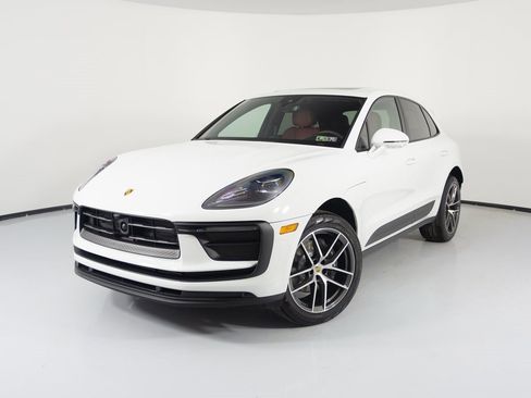 New 2026 Porsche Macan image 1