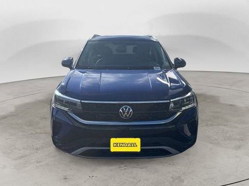 Used 2022 Volkswagen Taos SE AWD/4WD image 2