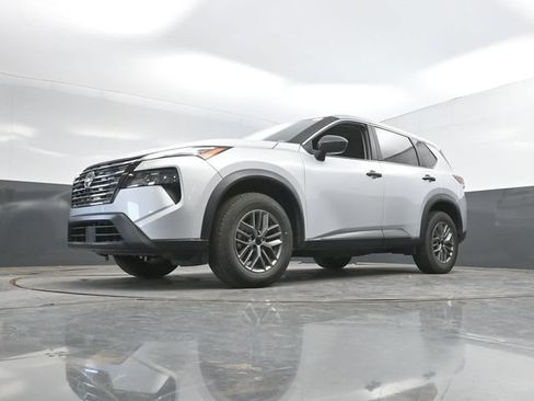 Used 2024 Nissan Rogue S FWD image 47