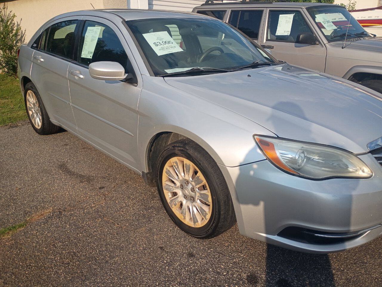 Used 2011 Chrysler 200 LX FWD image 6