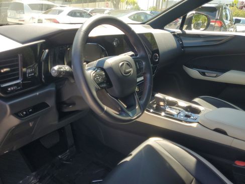Used 2023 Lexus NX 250 FWD w/ Towing Package (2000 Lbs) image 21