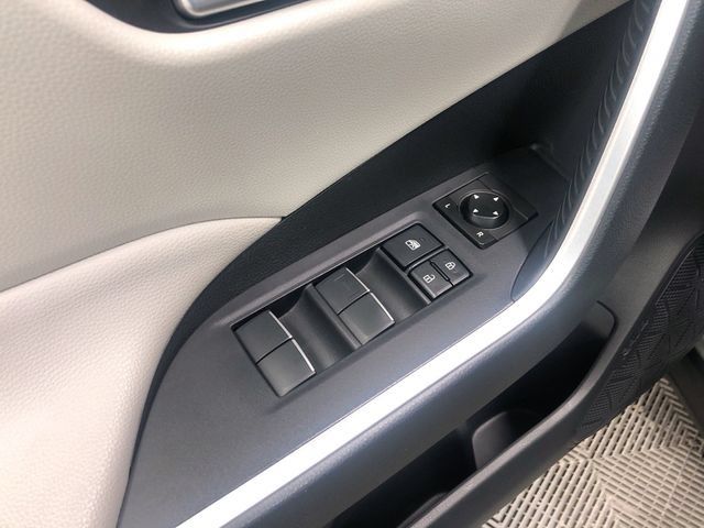 Used 2019 Toyota RAV4 XLE Premium FWD image 13