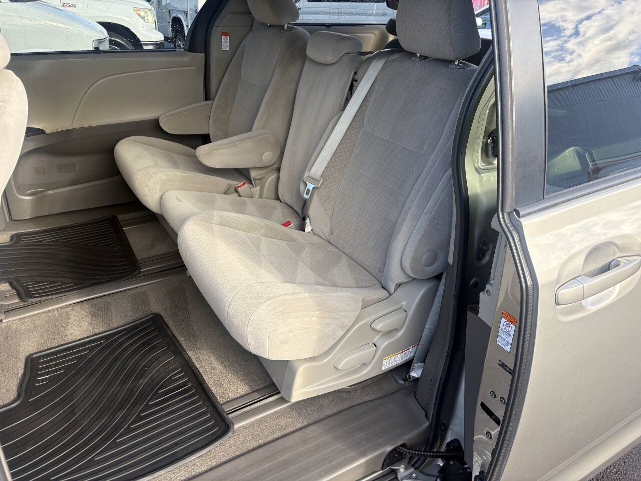 Used 2015 Toyota Sienna LE FWD image 14