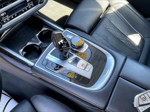 Used 2022 BMW 750i xDrive w/ Executive Package AWD/4WD image 18
