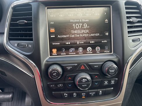 Used 2017 Jeep Grand Cherokee Limited AWD/4WD image 29