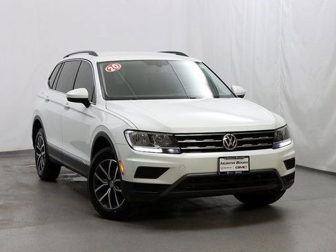 Used 2020 Volkswagen Tiguan SE image 1