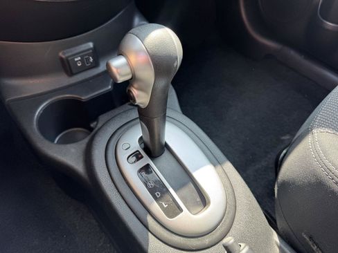 Used 2019 Nissan Versa SV FWD image 19