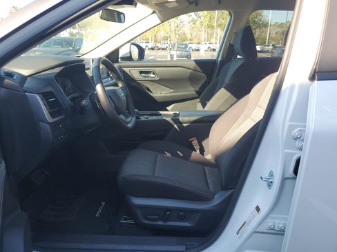 Used 2025 Nissan Rogue SV image 12