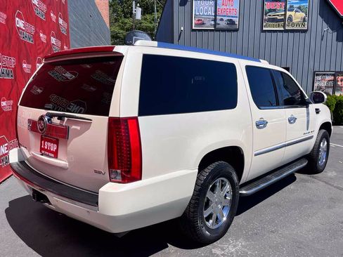 Used 2007 Cadillac Escalade ESV AWD w/ Information Package image 4