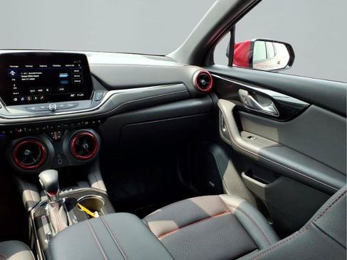 Used 2025 Chevrolet Blazer RS w/ Driver Confidence II Package FWD image 8