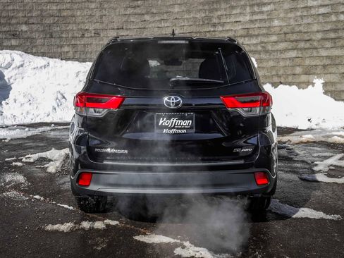Used 2018 Toyota Highlander SE image 8