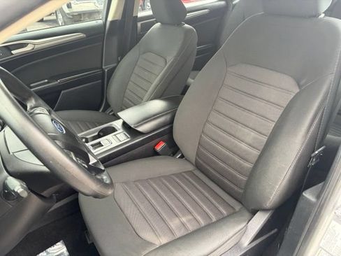 Used 2020 Ford Fusion SE FWD image 15