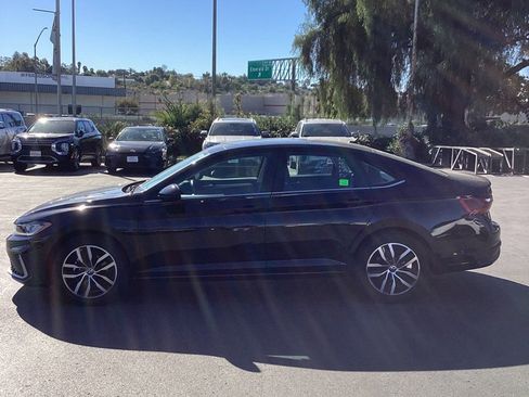 Used 2025 Volkswagen Jetta SE image 6