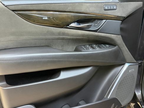 Used 2018 Cadillac Escalade ESV Platinum AWD/4WD image 12
