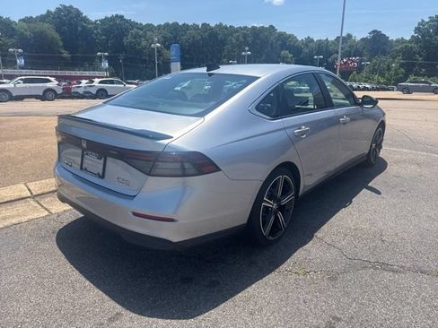 Used 2025 Honda Accord Sport image 3